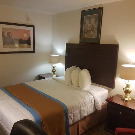 Ba Hotel Red Deer Bagian luar foto
