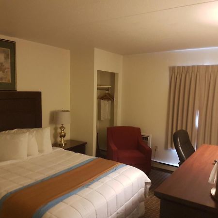Ba Hotel Red Deer Bagian luar foto