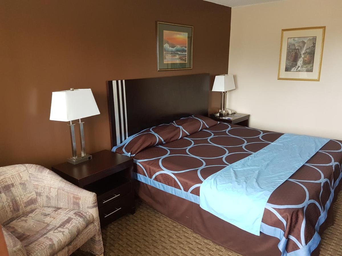 Ba Hotel Red Deer Bagian luar foto