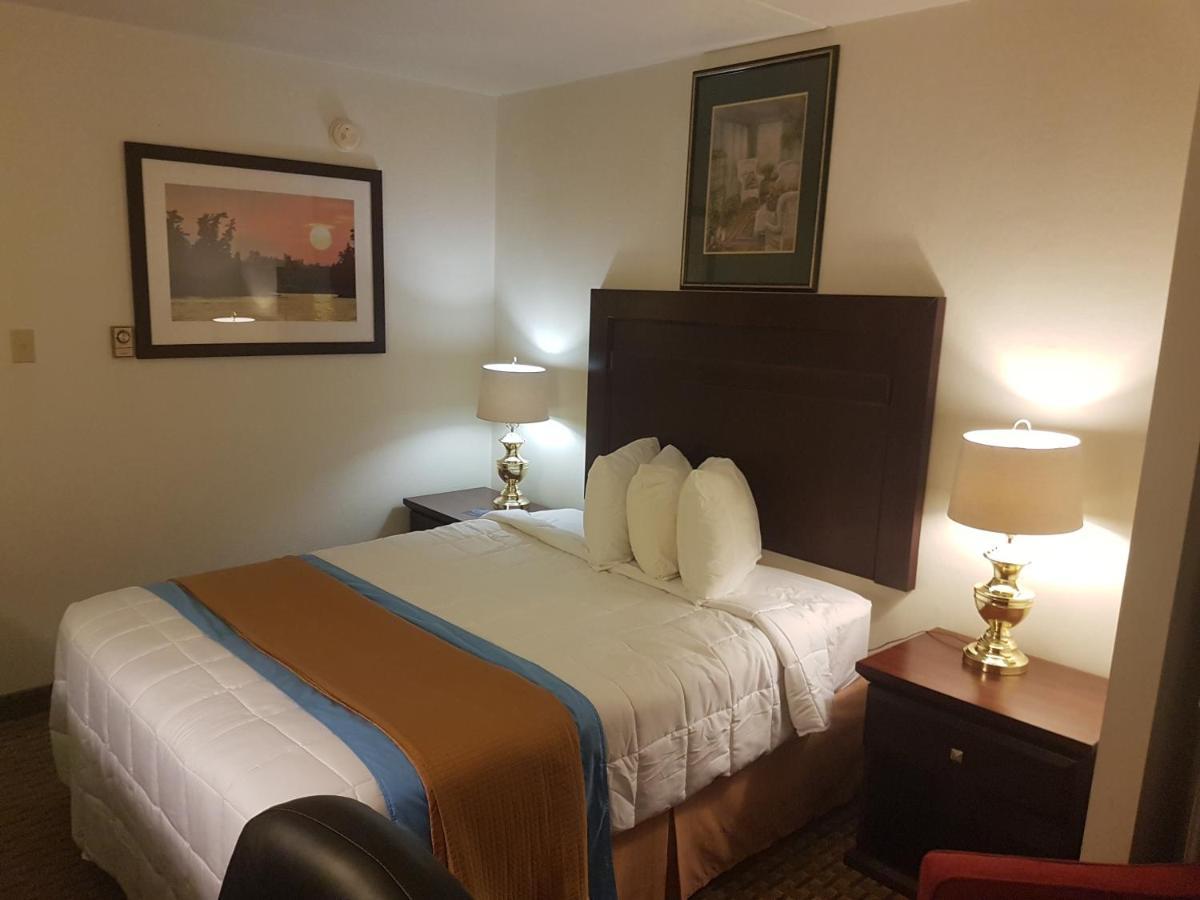 Ba Hotel Red Deer Bagian luar foto