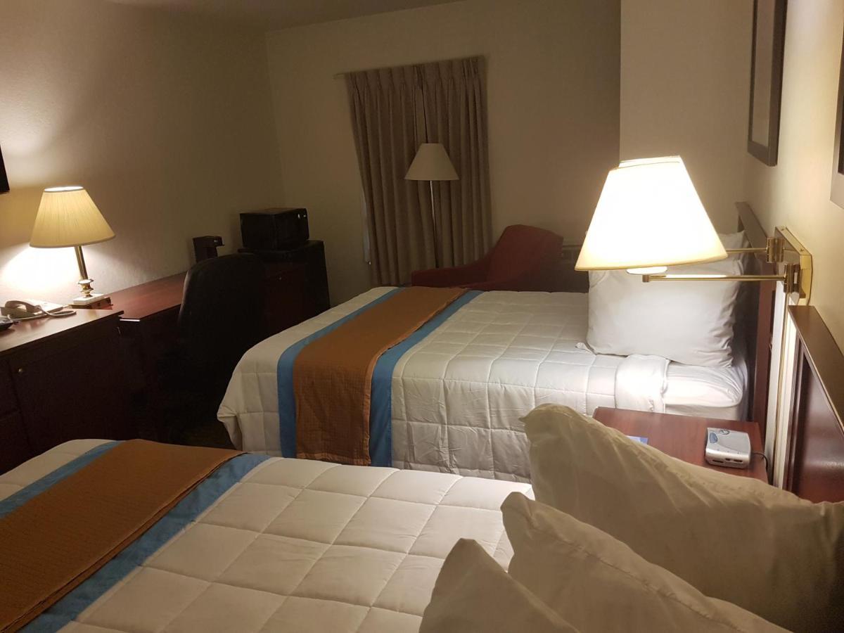 Ba Hotel Red Deer Bagian luar foto