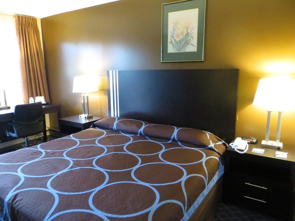Ba Hotel Red Deer Bagian luar foto