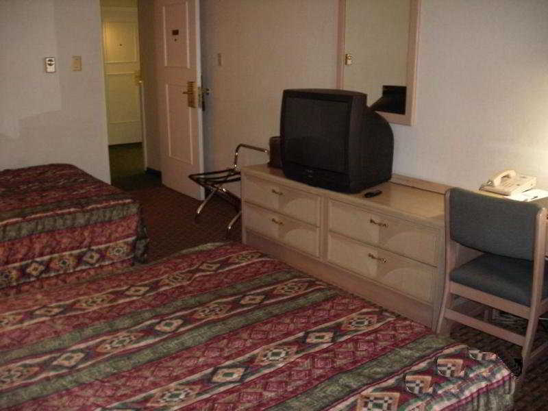 Ba Hotel Red Deer Bagian luar foto
