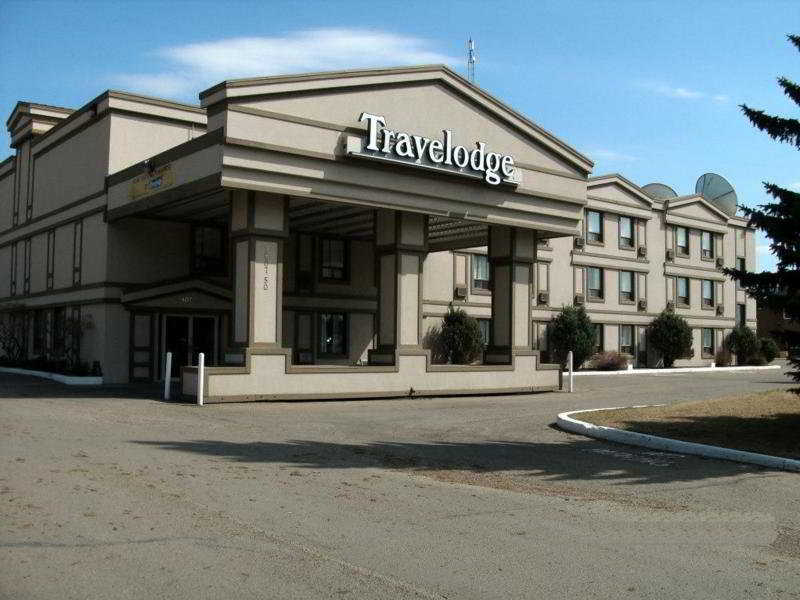 Ba Hotel Red Deer Bagian luar foto