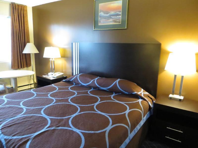 Ba Hotel Red Deer Bagian luar foto