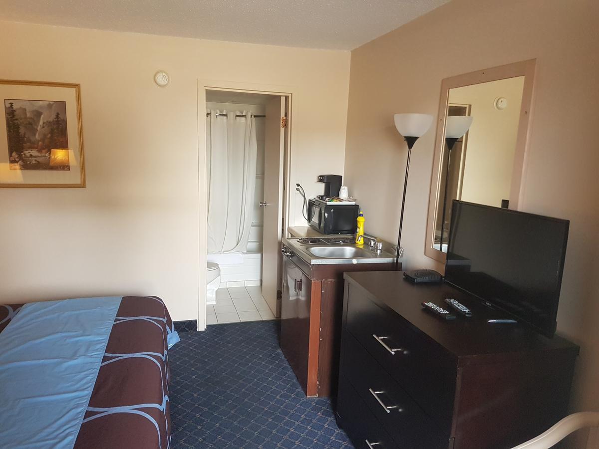 Ba Hotel Red Deer Bagian luar foto