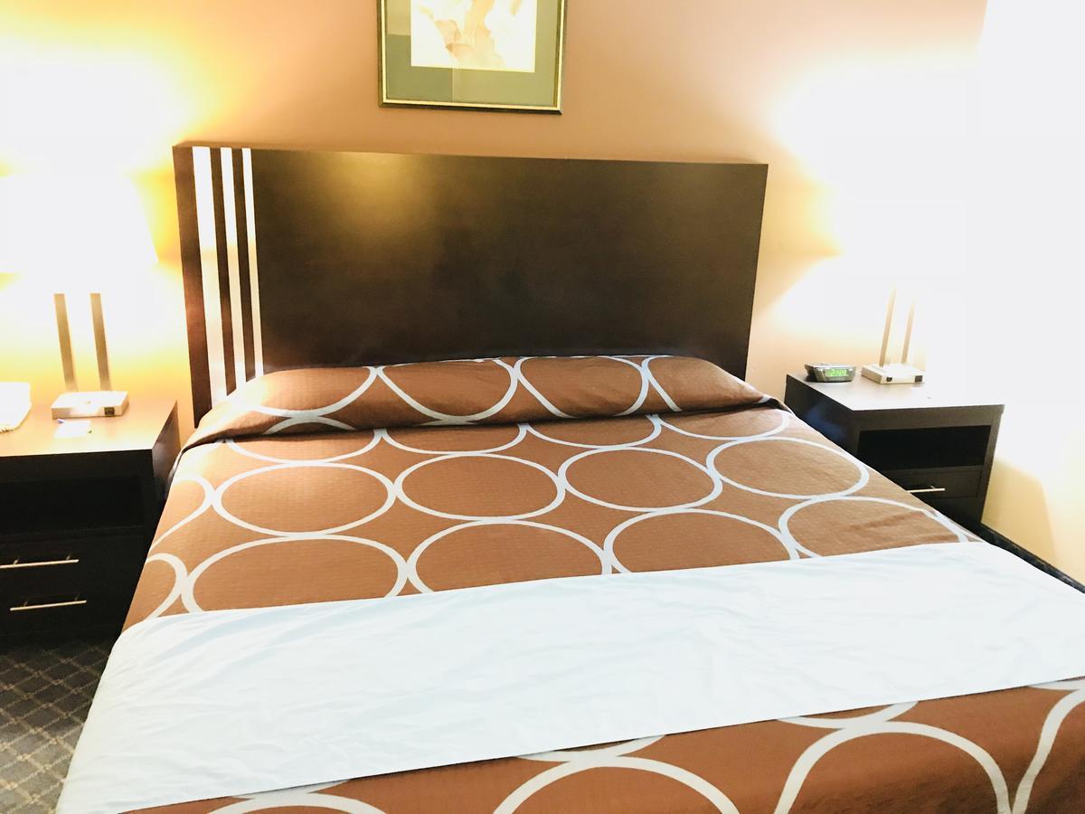 Ba Hotel Red Deer Bagian luar foto