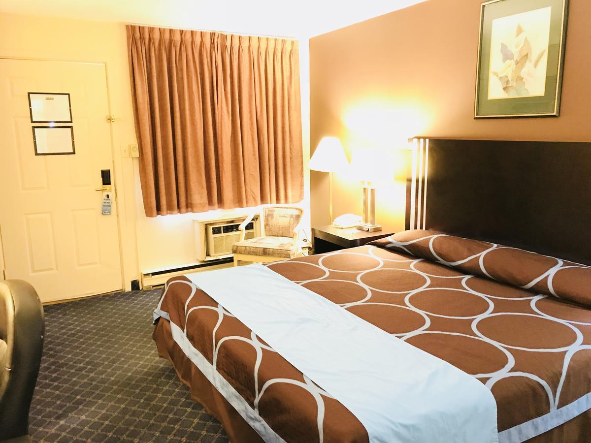 Ba Hotel Red Deer Bagian luar foto
