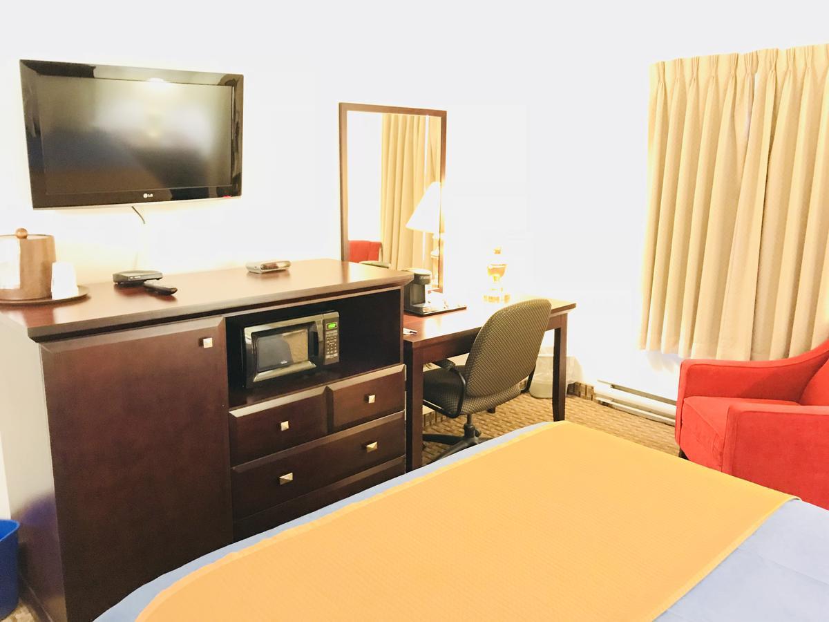 Ba Hotel Red Deer Bagian luar foto