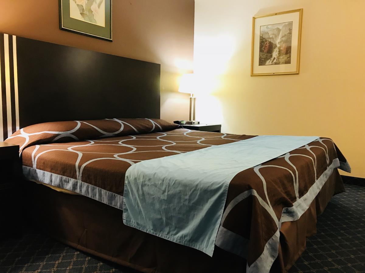 Ba Hotel Red Deer Bagian luar foto