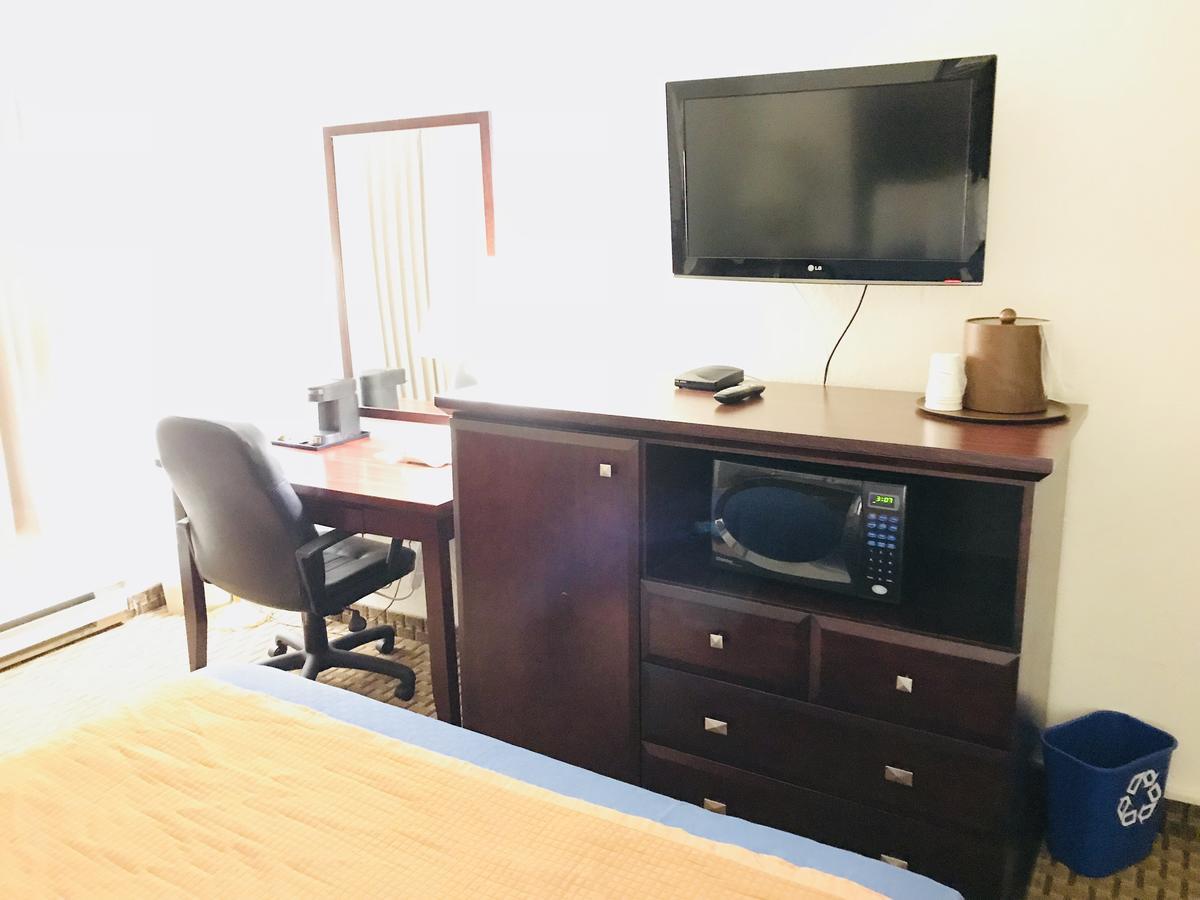 Ba Hotel Red Deer Bagian luar foto