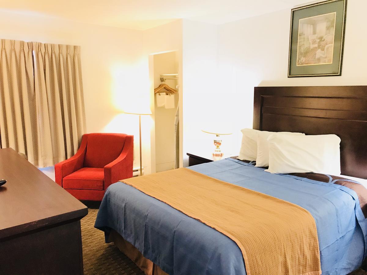 Ba Hotel Red Deer Bagian luar foto