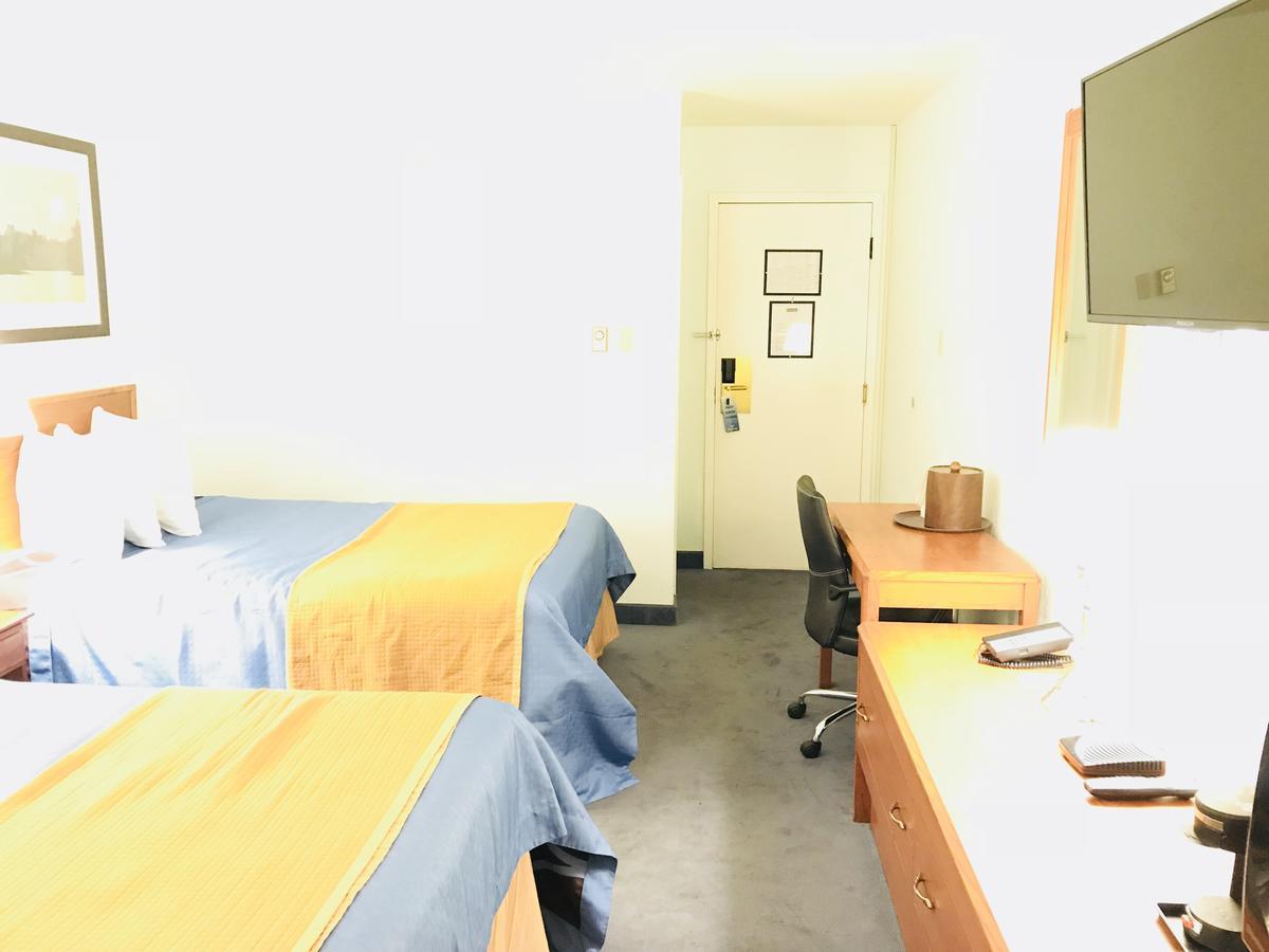 Ba Hotel Red Deer Bagian luar foto