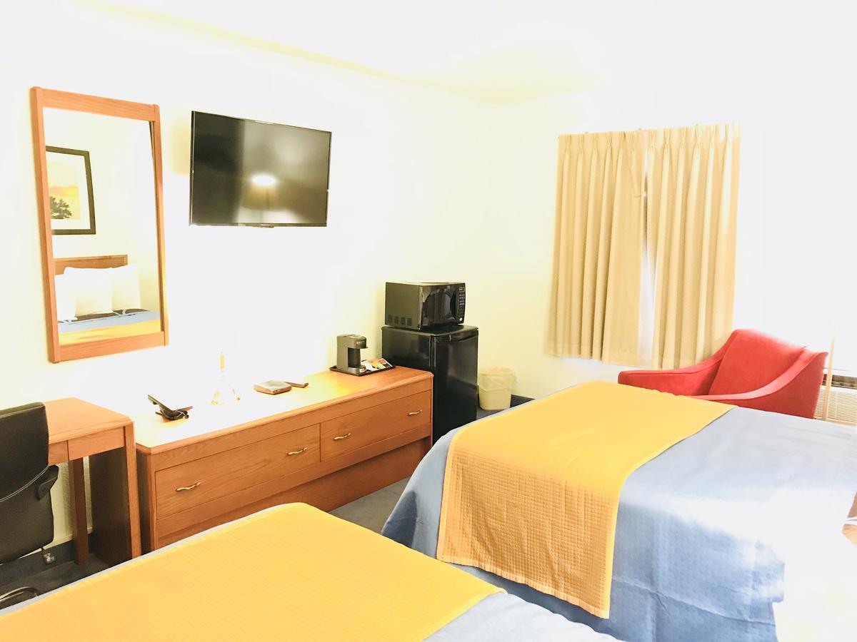 Ba Hotel Red Deer Bagian luar foto