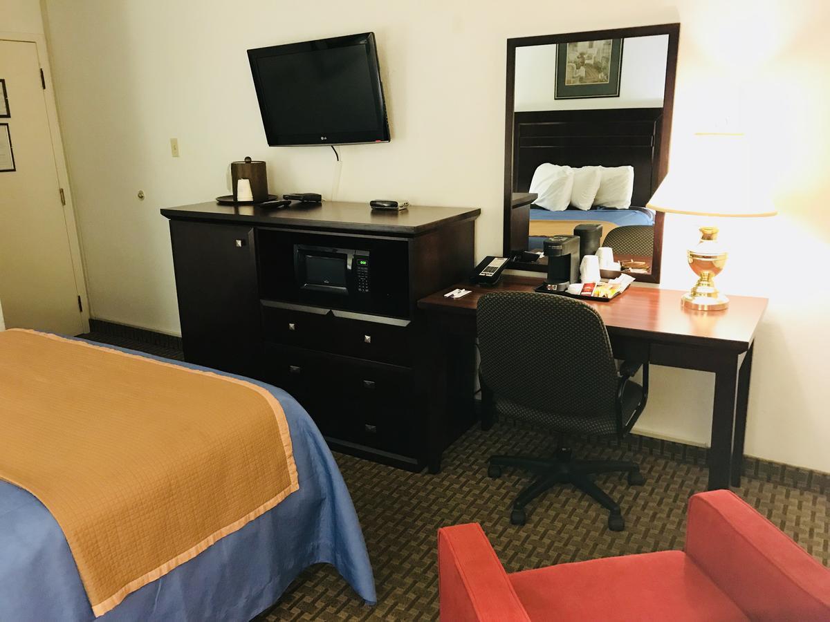 Ba Hotel Red Deer Bagian luar foto