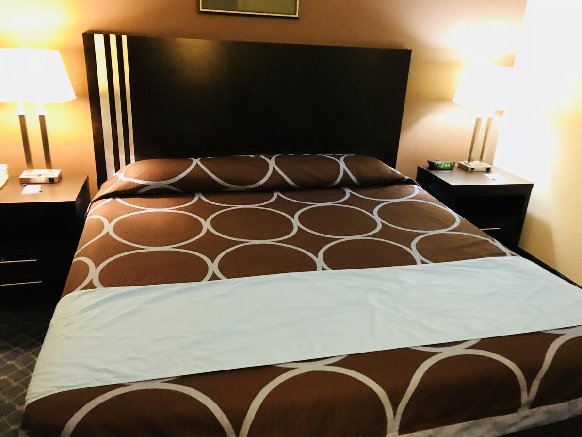 Ba Hotel Red Deer Bagian luar foto