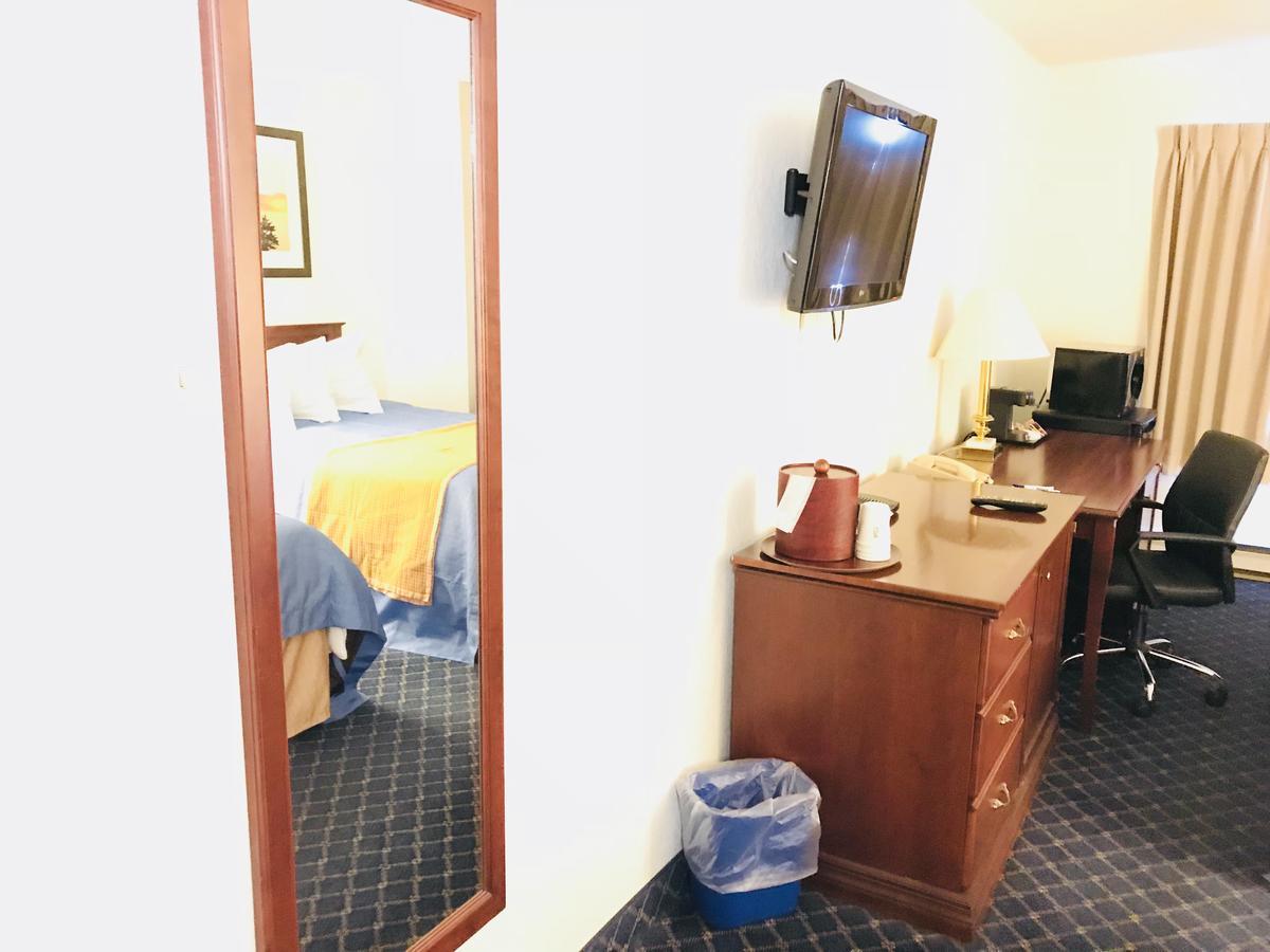 Ba Hotel Red Deer Bagian luar foto