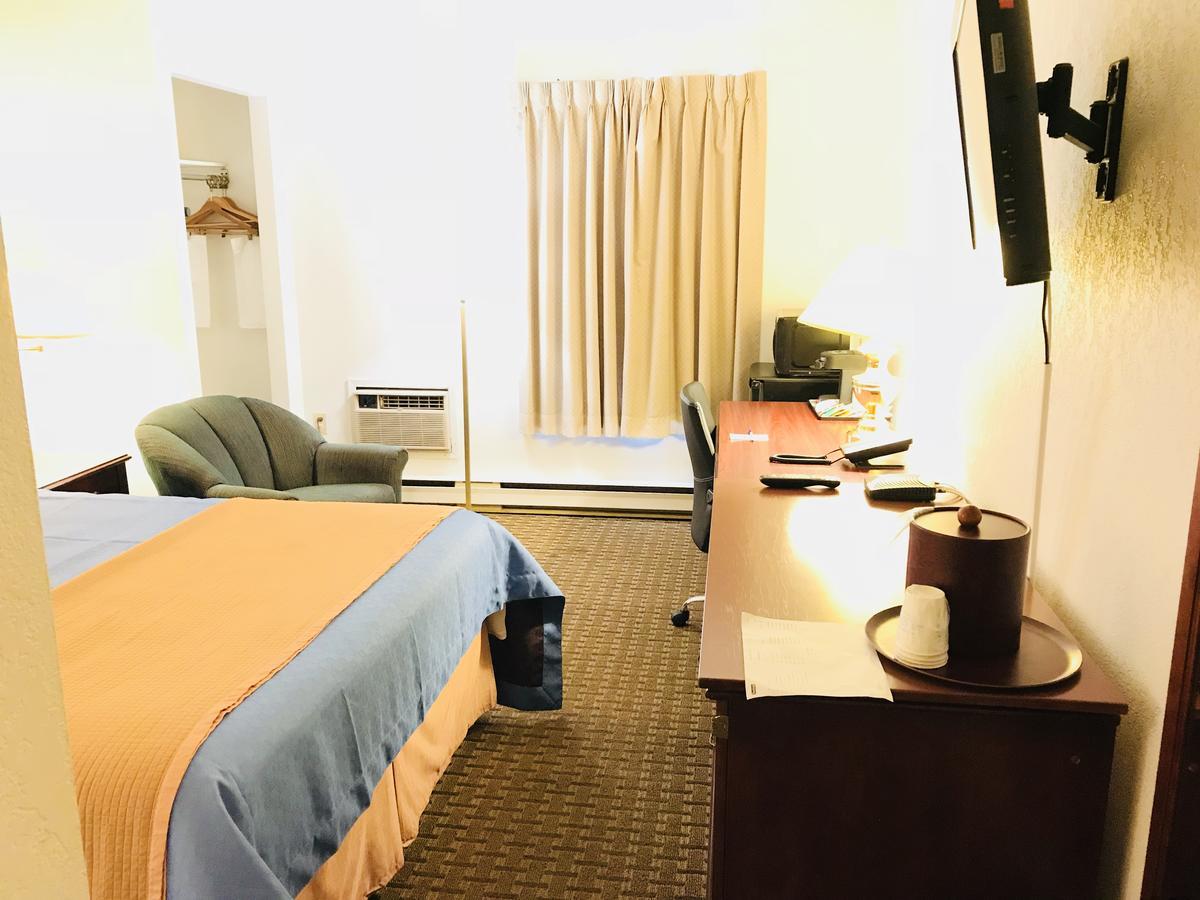 Ba Hotel Red Deer Bagian luar foto