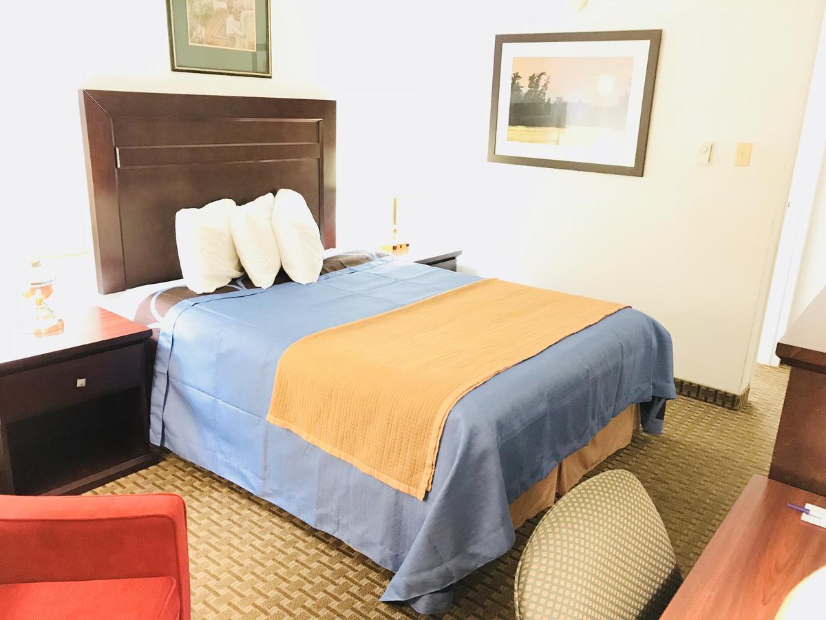 Ba Hotel Red Deer Bagian luar foto