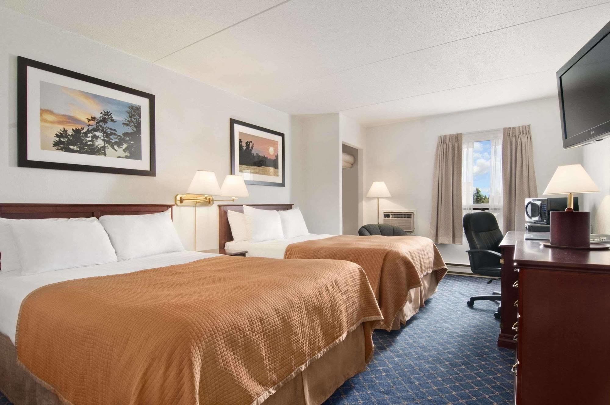 Ba Hotel Red Deer Bagian luar foto