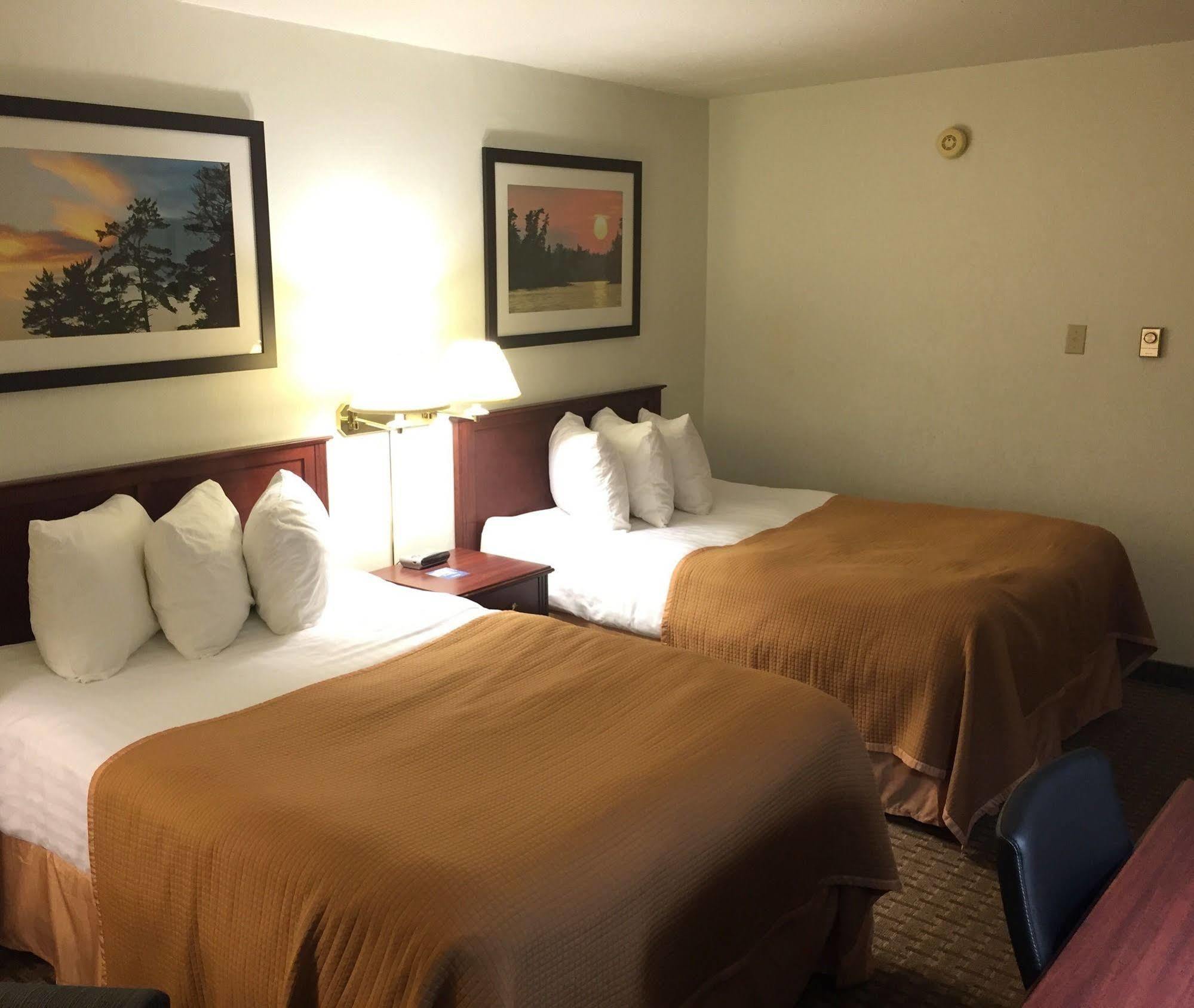 Ba Hotel Red Deer Bagian luar foto