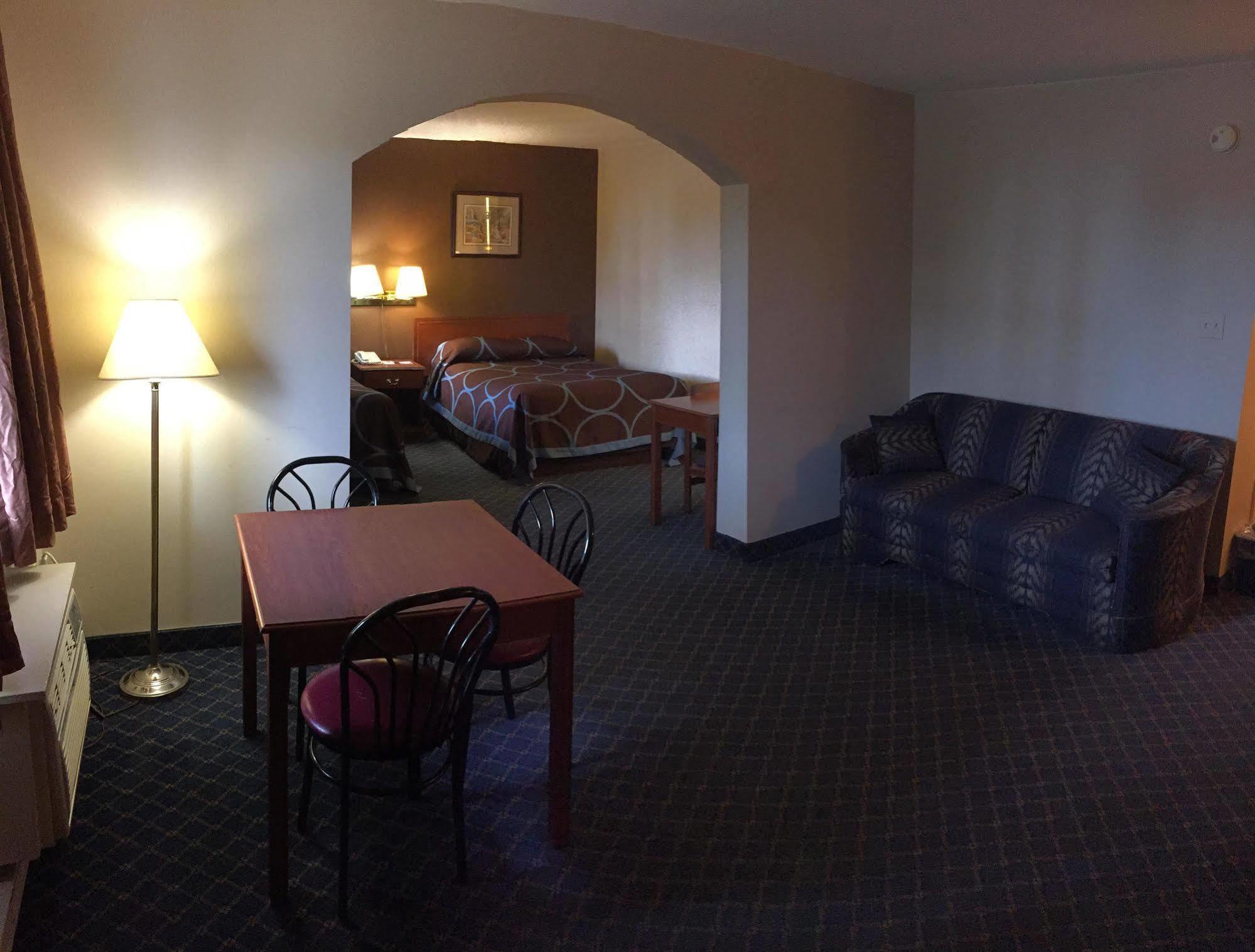 Ba Hotel Red Deer Bagian luar foto