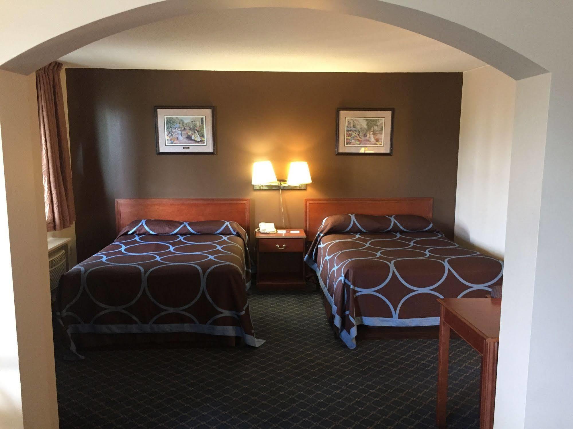 Ba Hotel Red Deer Bagian luar foto