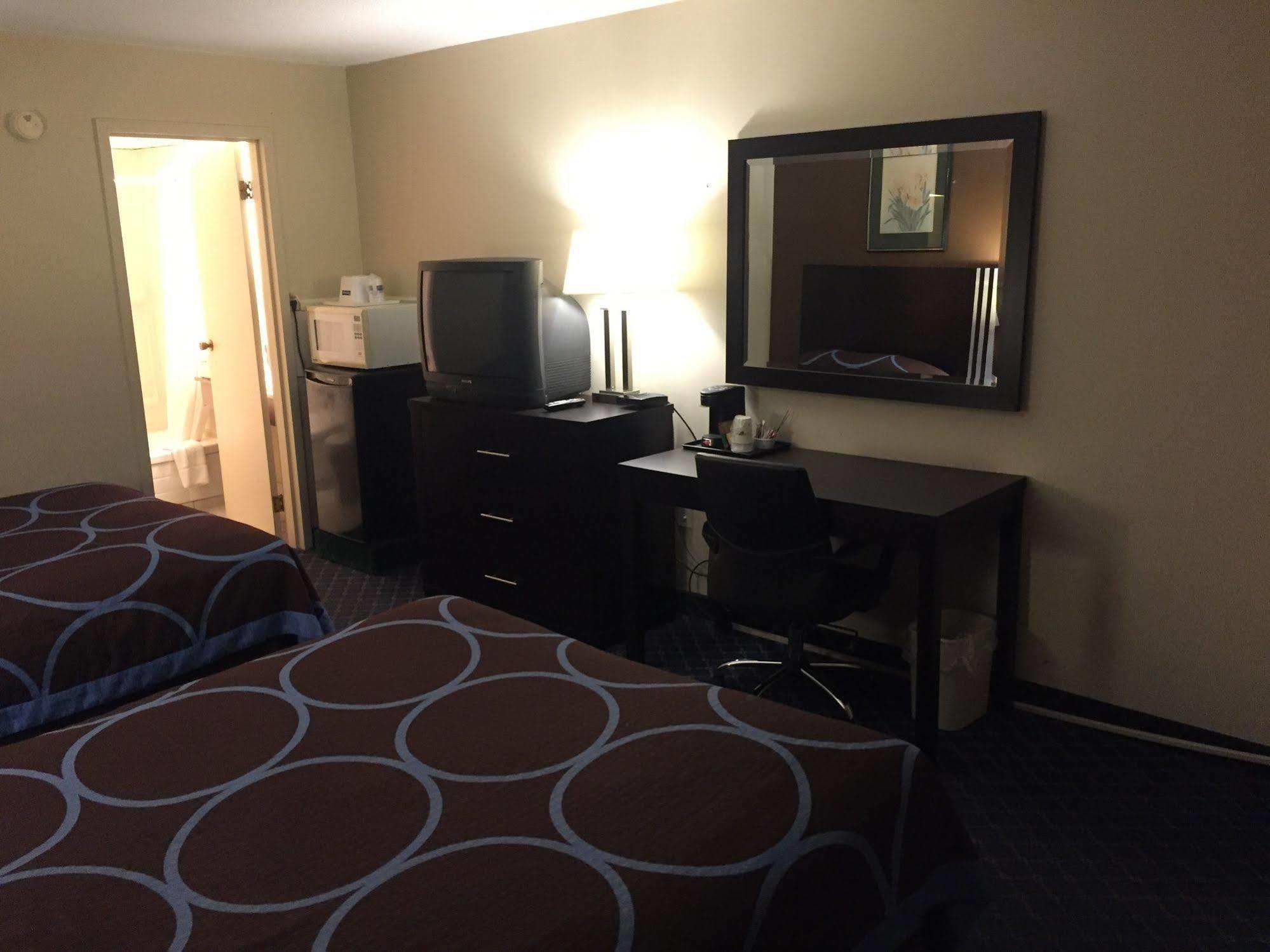 Ba Hotel Red Deer Bagian luar foto