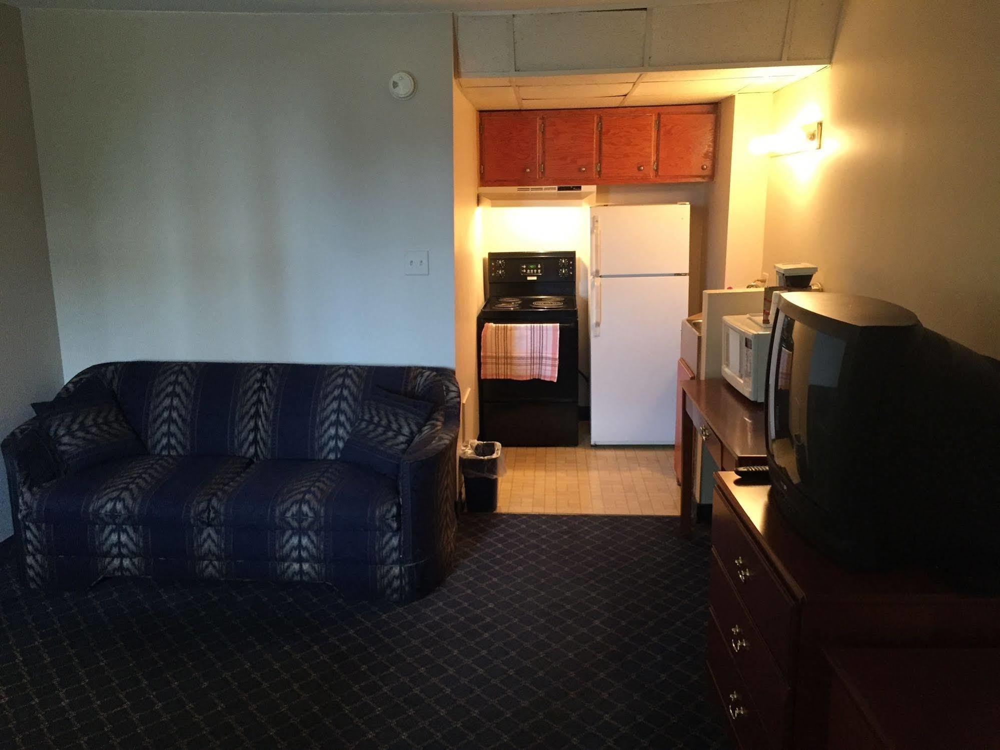 Ba Hotel Red Deer Bagian luar foto