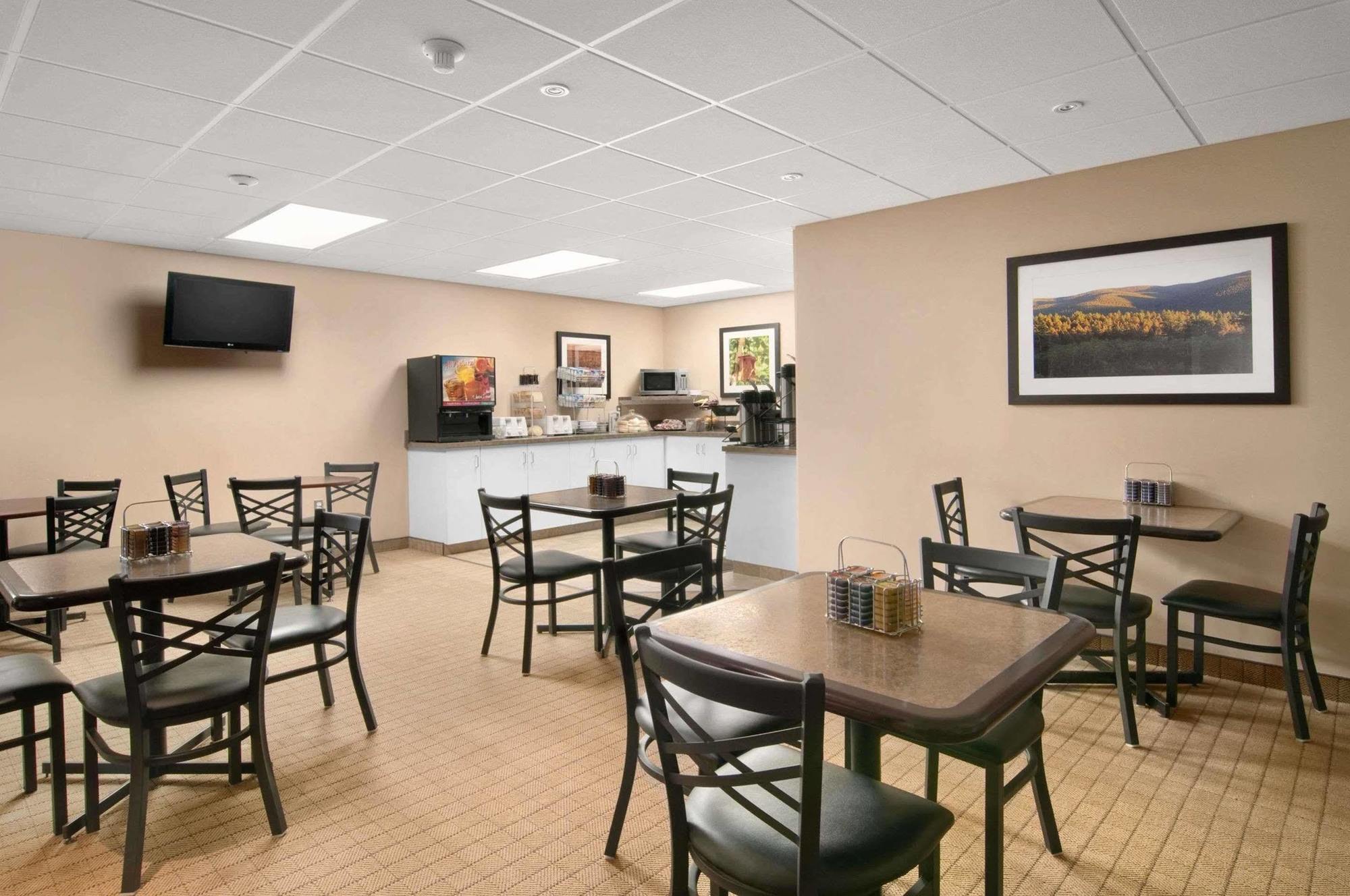 Ba Hotel Red Deer Bagian luar foto