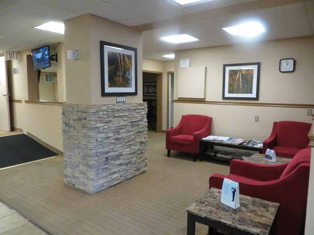 Ba Hotel Red Deer Bagian luar foto