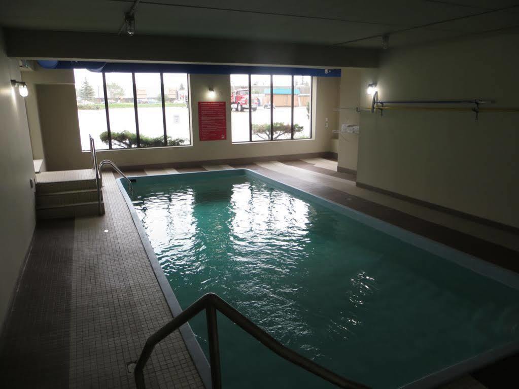 Ba Hotel Red Deer Bagian luar foto