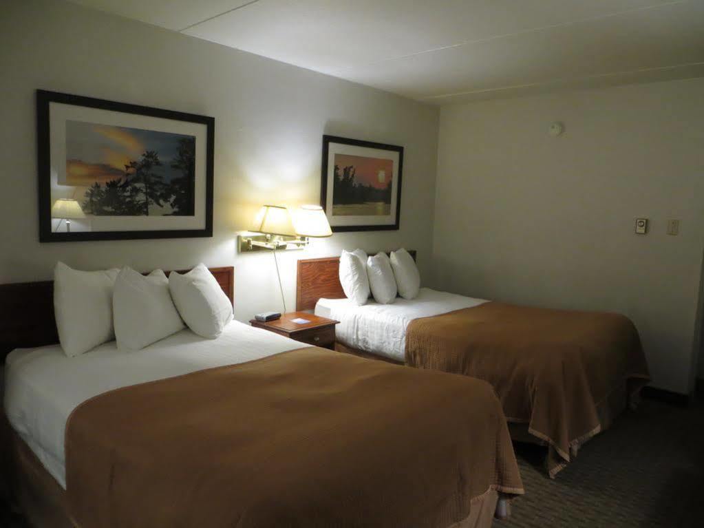 Ba Hotel Red Deer Bagian luar foto