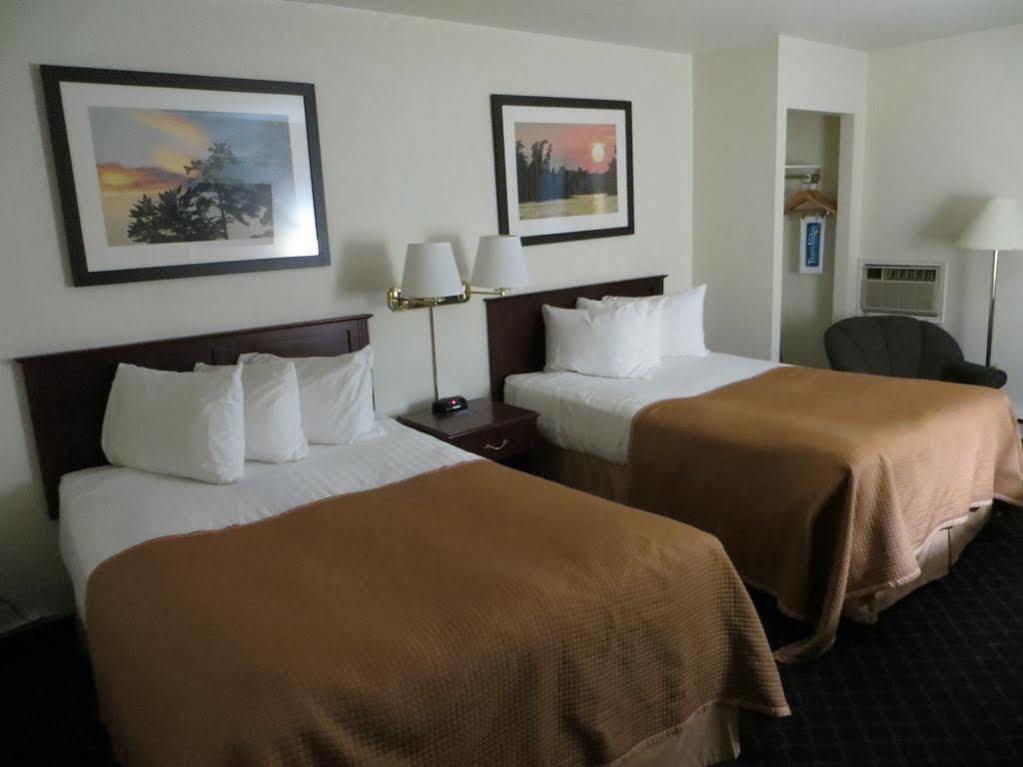 Ba Hotel Red Deer Bagian luar foto