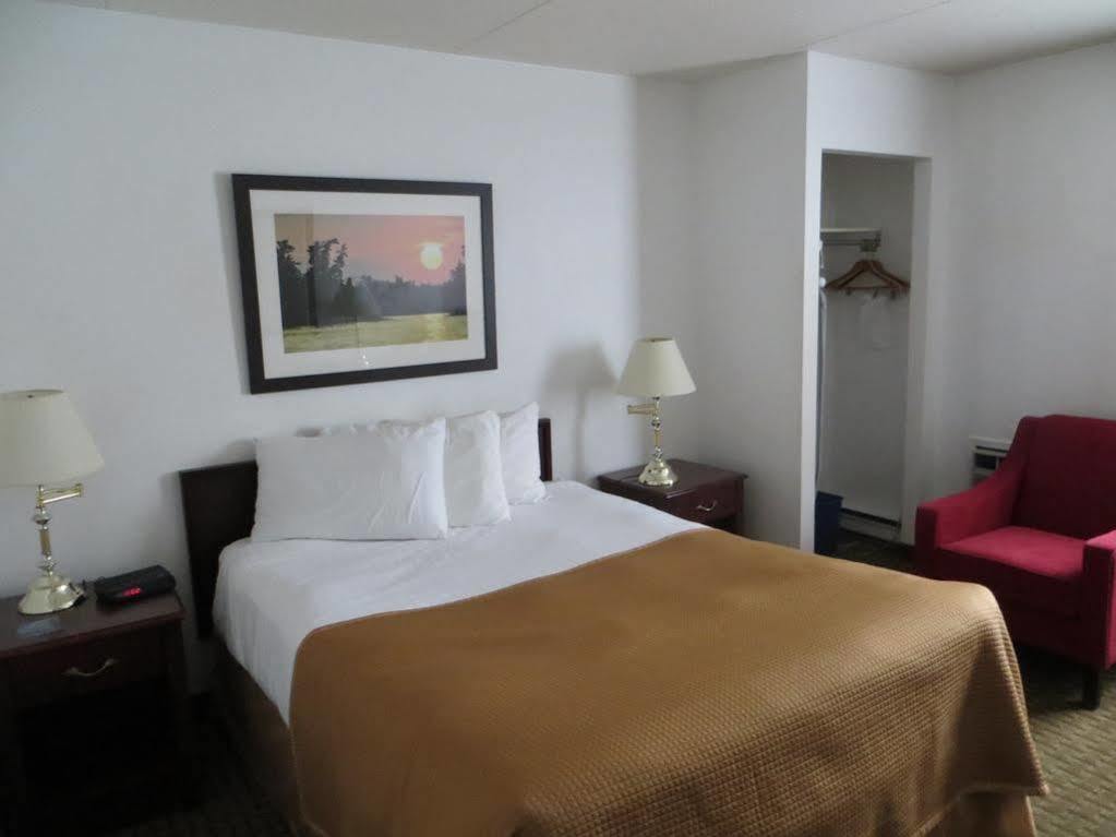 Ba Hotel Red Deer Bagian luar foto
